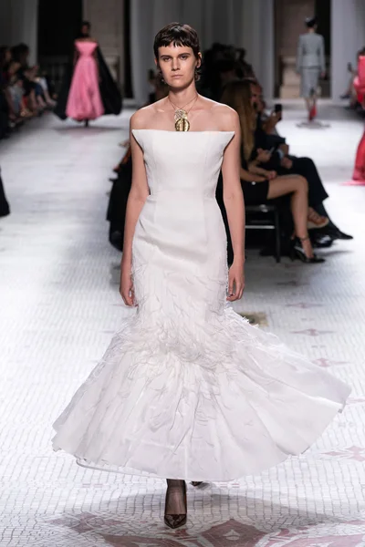 Look 10